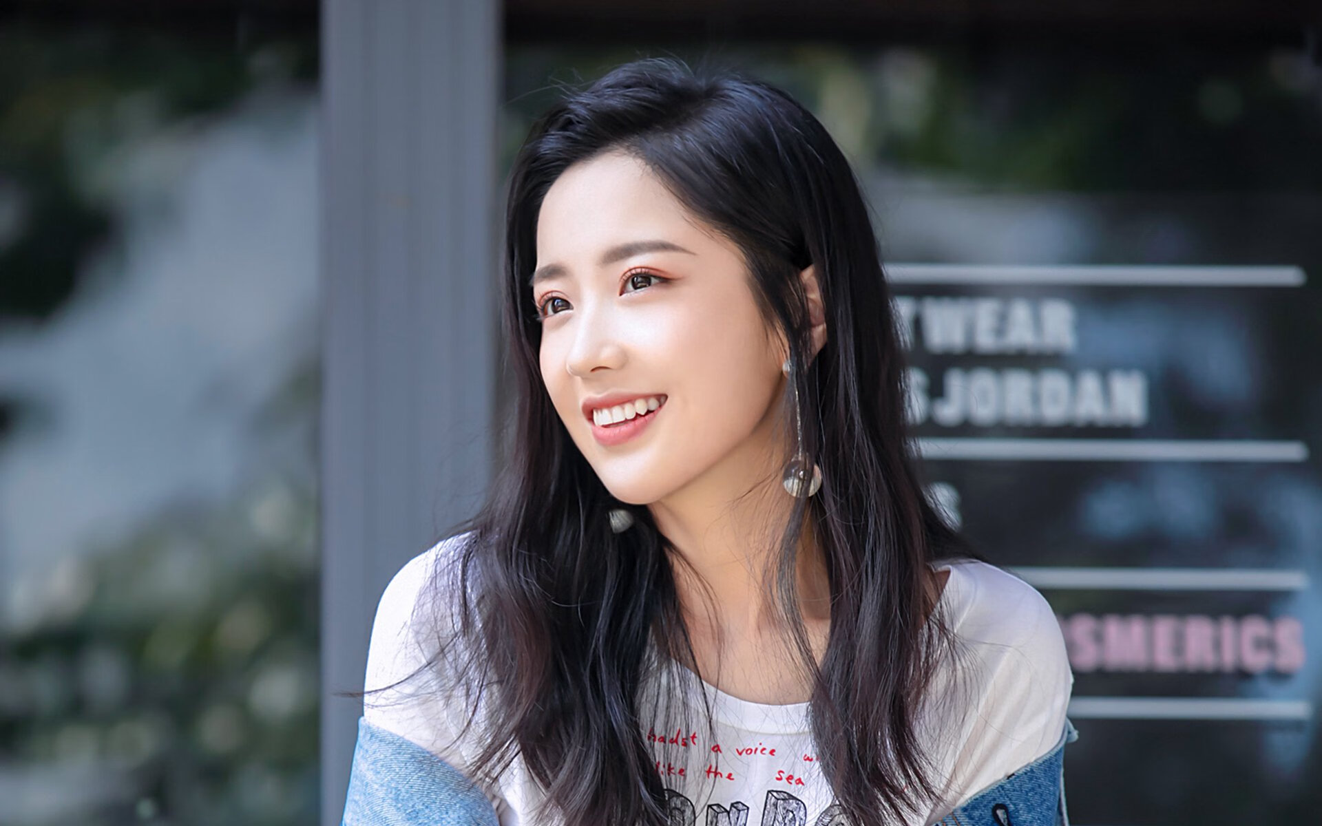 《虚拟现实电竞：沉浸式体验开启新篇章》，虚拟现实技术给电竞赛事带来的创新